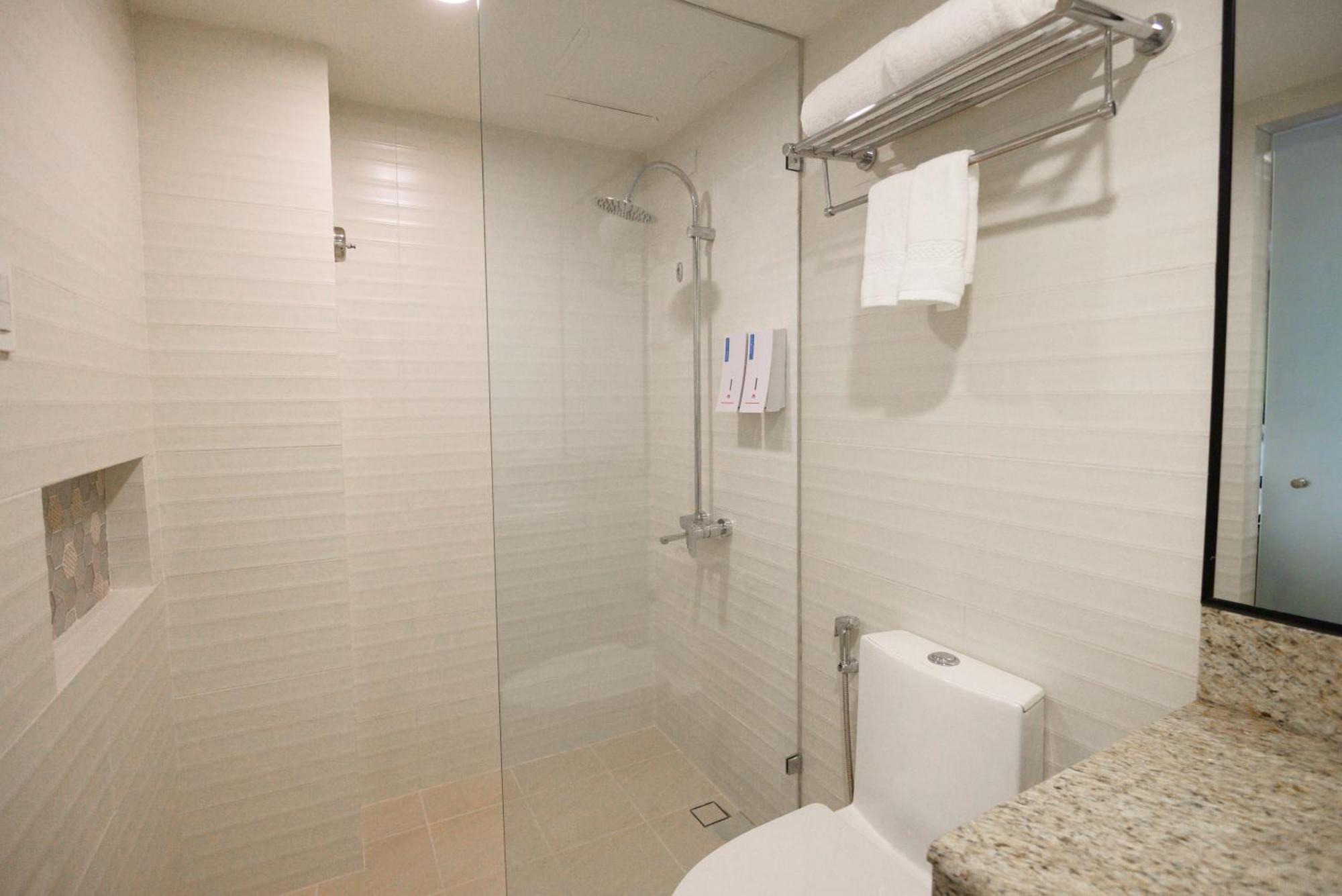 Surestay Plus By Best Western Cebu City Exterior photo